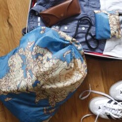 Alternative view of Kikkerland Waszak Voor Op Reis - Wereldkaart Print - Voor Je Vuile Was - Laundry Bag - Travel Accessoire - 17x10 Cm