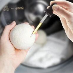 Merkloos Droger Ballen XL 6 Stuks Inclusief Lavendelolie – Zero Waste Dryer Balls - Duurzaam – Wasverzachter – Herbruikbare Drogerballen – Droogt De Was Sneller – Tiny Panda -HG Sales 1200x1200 1340