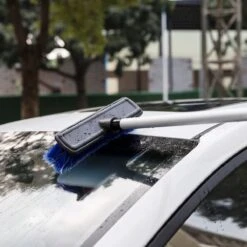 Navaris Telescopische Autowasborstel - Watergevoerde Wasborstel Voor Auto's En Ramen Met Uitschuifbare Lange Handgreep En Zachte Haren - Blauw 9 Navaris Telescopische Autowasborstel - Watergevoerde Wasborstel Voor Auto's En Ramen Met Uitschuifbare Lange Handgreep En Zachte Haren - Blauw -HG Sales 1200x1200 2458