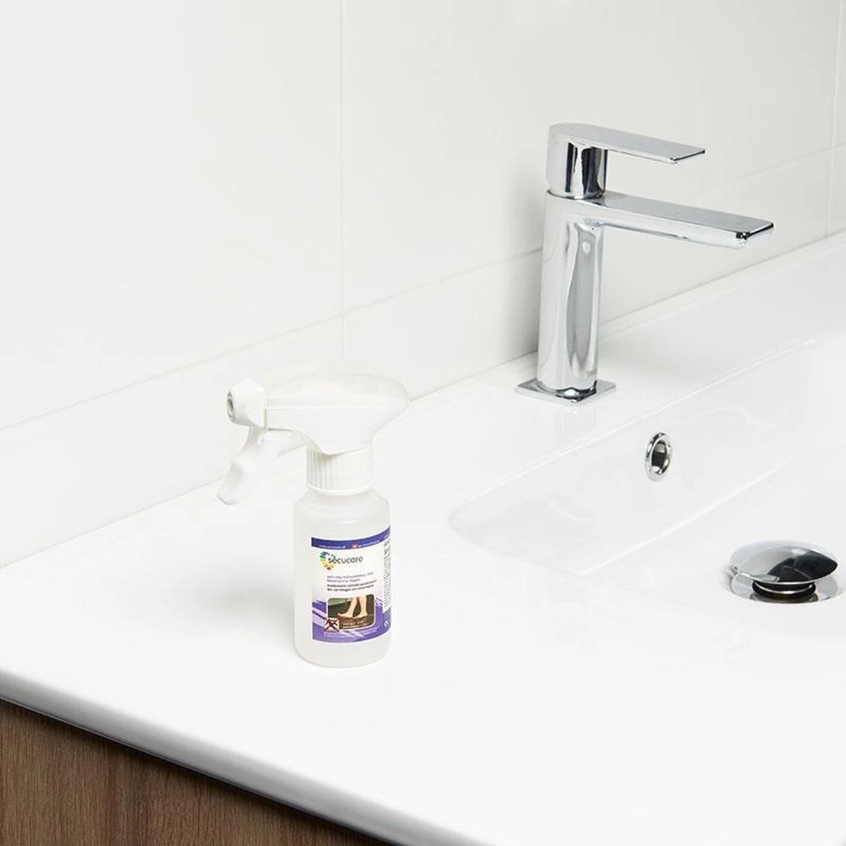 Secucare Anti Slip Spray 100ml - Antislip Voor Tegelvloeren 8 Secucare Anti Slip Spray 100ml - Antislip Voor Tegelvloeren - Afbeelding 8
