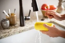 Scrub Daddy Damp Duster - Wonder Stoffer - Licht Blauw -HG Sales 1200x802 4