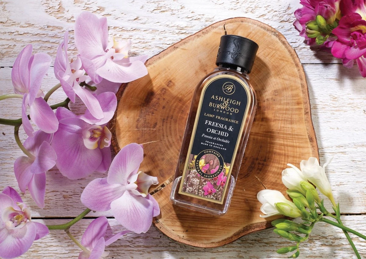 Ashleigh & Burwood Lampenolie Geurolie - Freesia & Orchid 250 Ml 2 Ashleigh & Burwood Lampenolie Geurolie - Freesia & Orchid 250 Ml - Afbeelding 2