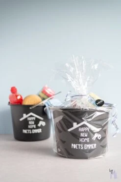 ByMi| Poetsemmer Happy New Home | Cadeautje Huis |Housewarming |Nieuwe Woning | Gepersonaliseerd 7 ByMi| Poetsemmer Happy New Home | Cadeautje Huis |Housewarming |Nieuwe Woning | Gepersonaliseerd -HG Sales 801x1200 1