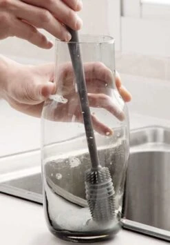 Merkloos Afwasborstel Voor Lange Glazen - Siliconenborstel Lange Glazen - Baby Flessenborstel - Duurzame Afwasborstel - Siliconen Afwasborstel -HG Sales 834x1200 1